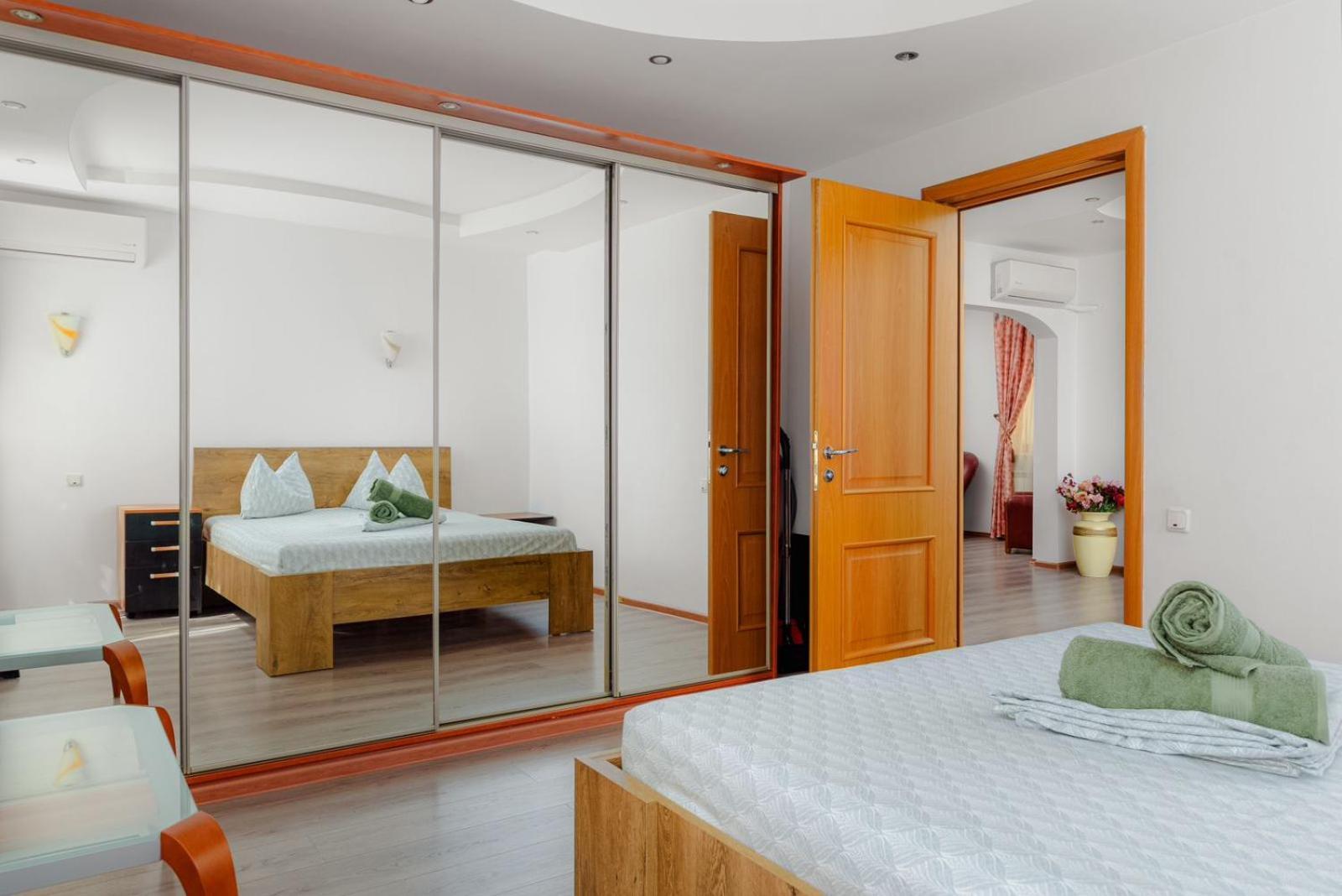 Heart Of Downtown 3 Rooms Apartment Self Check In Bükreş Dış mekan fotoğraf